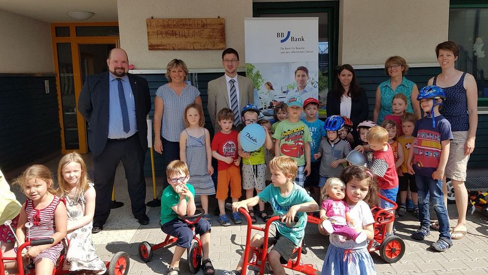 Dreiradspende an Kindergärten Pusteblume